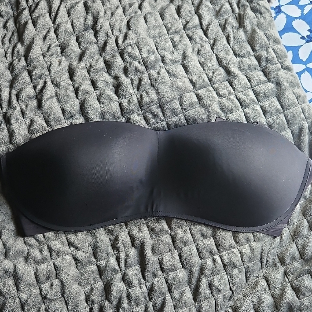 Seamless Strapless Black Bra